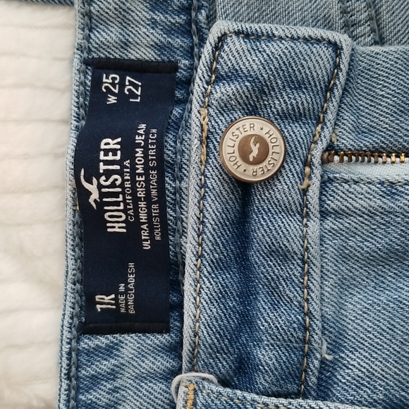 Hollister Smiley Face Ultra High Rise Mom Jeans - Picture 6 of 6